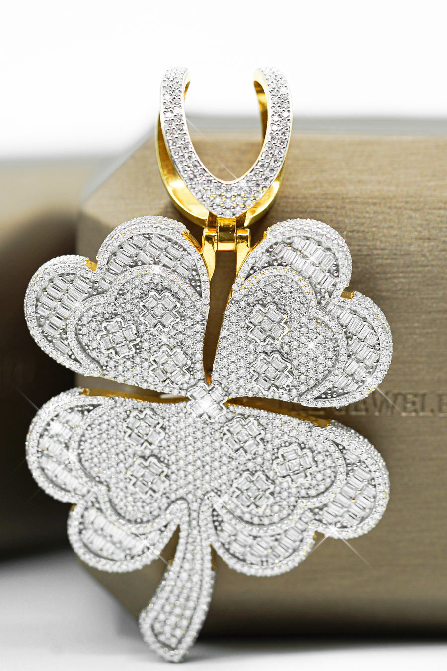 Clover With Baguette Pendant