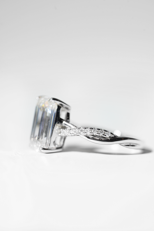 Emerald 4ct Ring With Infinite Band — alternate view
